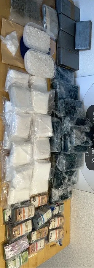 Cannabis Kontrolle Mainz 19-Jähriger in Mainz mit Cannabis und Verkaufsutensilien kontrolliert Polizeieinsatz