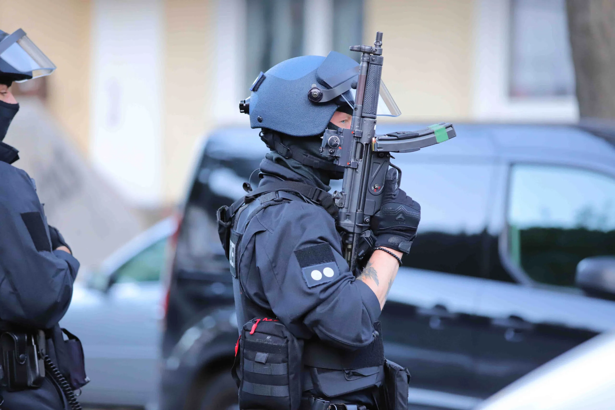 Schusswaffeneinsatz Worms Worms-Herrnsheim: Zwei Verletzte bei Auseinandersetzung mit Schusswaffeneinsatz Polizeieinsatz