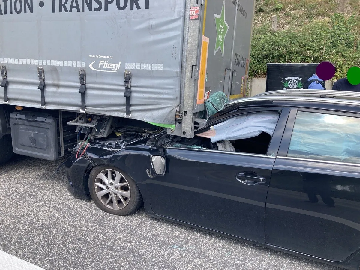 Ölspur Verkehrsunfall Mainz Polizeieinsatz