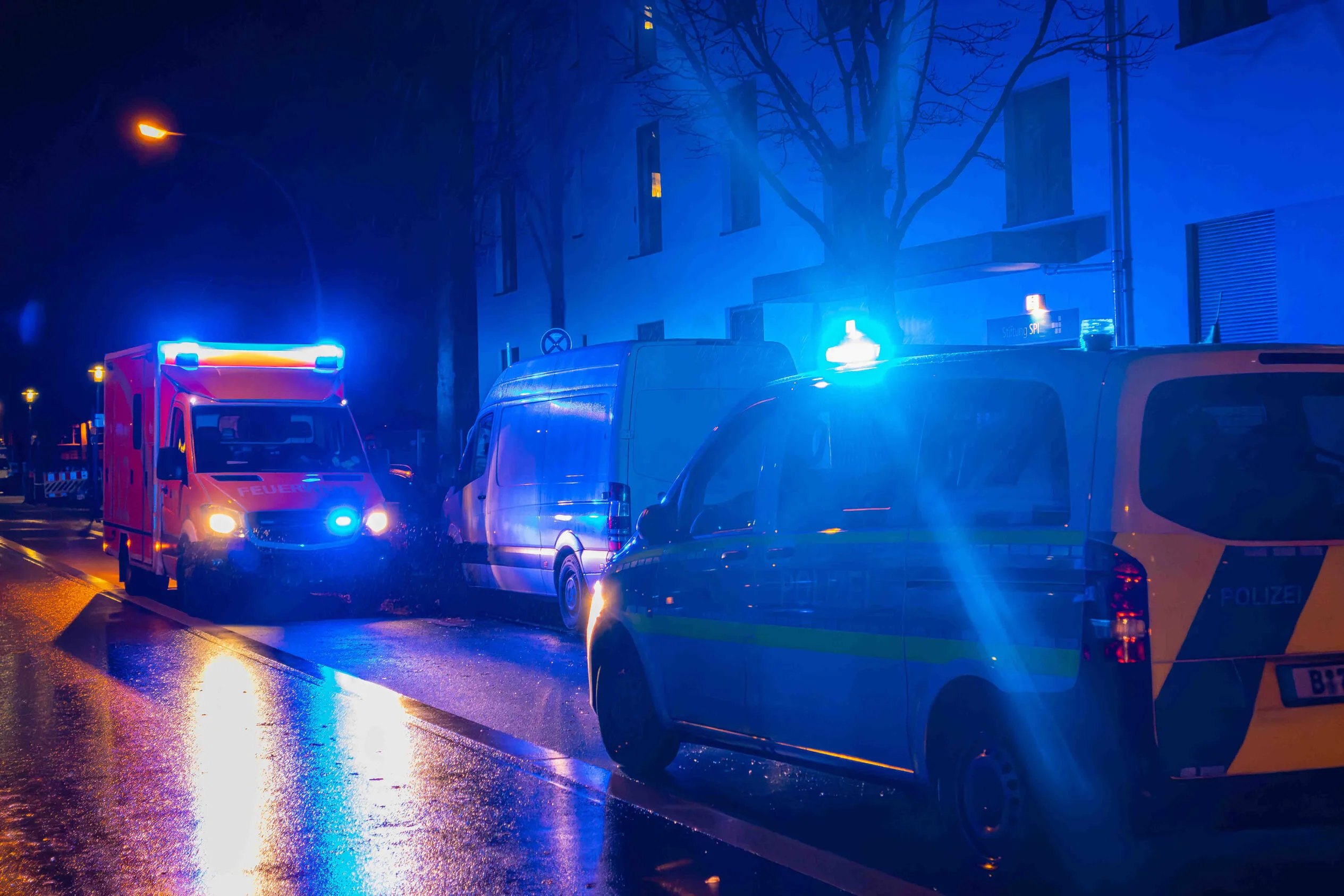 Kastenwagen Brand Groß-Rohrheim Groß-Rohrheim: Kastenwagen auf Firmengelände komplett ausgebrannt Polizeieinsatz